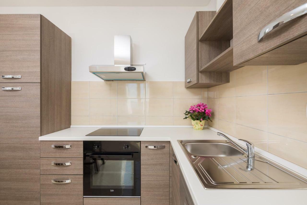 Sandy Beach Apartment Omiš Exteriér fotografie